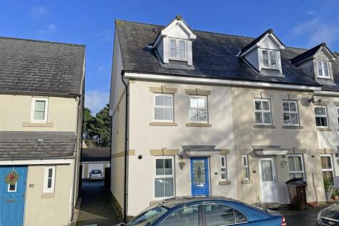 3 bedroom end of terrace house for sale