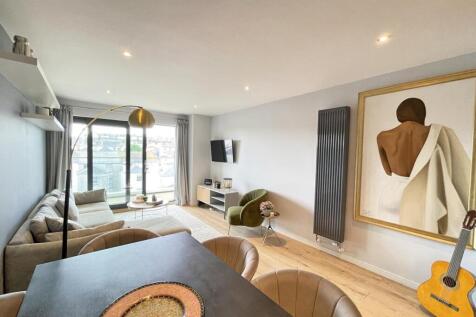 2 bedroom flat for sale