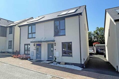2 bedroom semi-detached house for sale