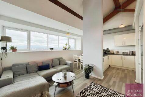 Waterhouse Way, Stockport, SK5 2 bed flat for sale