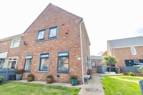 3 bedroom semi-detached house for sale