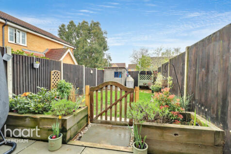 Hillcrest Avenue, Dereham 2 bed end of terrace house for sale