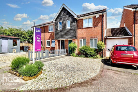 3 bedroom semi-detached house for sale