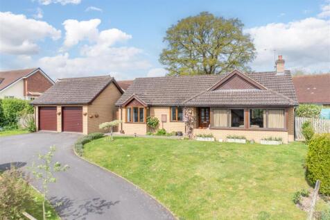 4 bedroom detached bungalow for sale