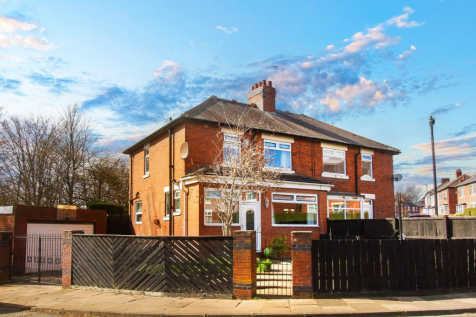 3 bedroom semi-detached house for sale