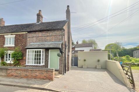 London Road, Knighton, TF9 2 bed end of terrace house for sale