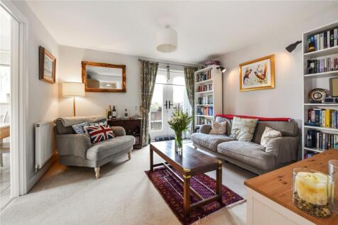 Hambledon, Nr Petersfield, Hampshire... 2 bed apartment for sale