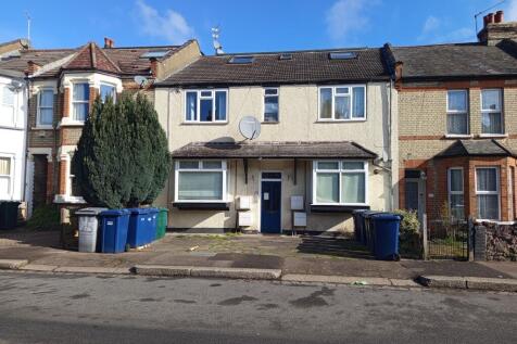 2 bedroom ground floor flat for sale