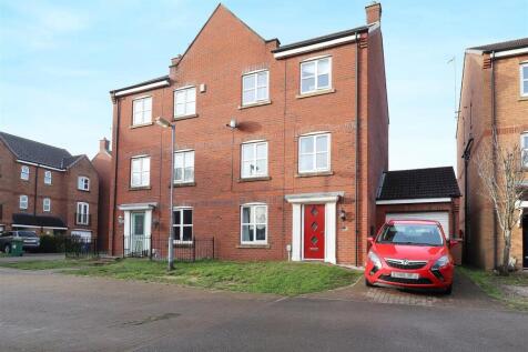 4 bedroom semi-detached house for sale