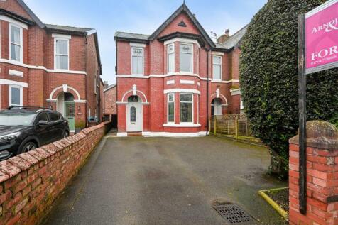 4 bedroom semi-detached house for sale