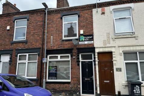 4 bedroom terraced house for sale