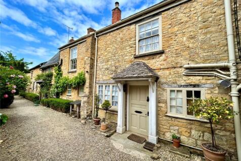 Bell Yard, Broadway, Worcestershire... 3 bed terraced house for sale