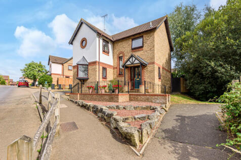Dairyman's Walk, Guildford, Surrey, GU4 3 bed detached house for sale