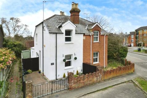 New Road, Berkshire RG12 2 bed house for sale