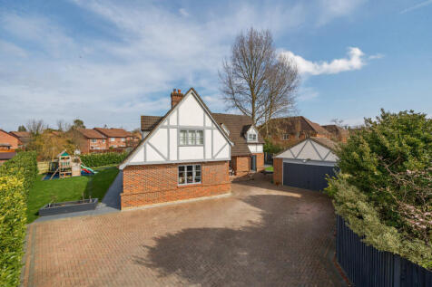 Foxley Lane, Bracknell RG42 5 bed detached house for sale