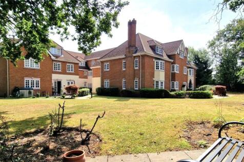 Courtney Place, Binfield RG42 2 bed apartment for sale