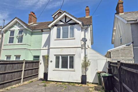 Gore Road, New Milton, Hampshire, BH25 3 bed semi