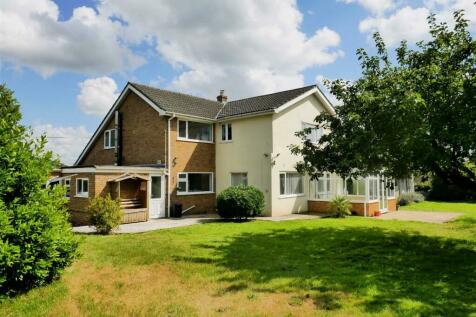 5 bedroom detached house for sale