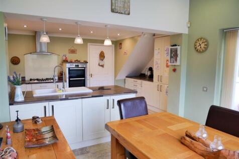 Zander Road, Calne 3 bed terraced house for sale