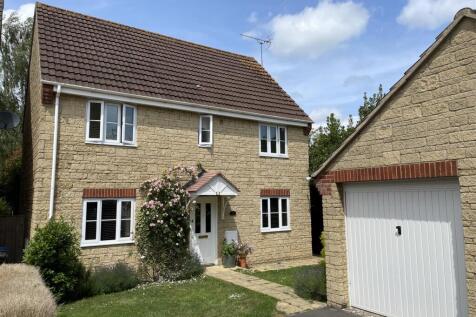 Kestrel Close, Calne 4 bed detached house for sale