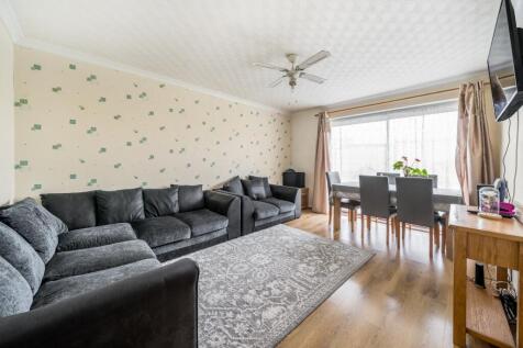 Cheviot Road, Slough, SL3 2 bed flat for sale