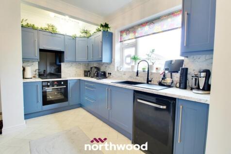 4 bedroom semi-detached house for sale