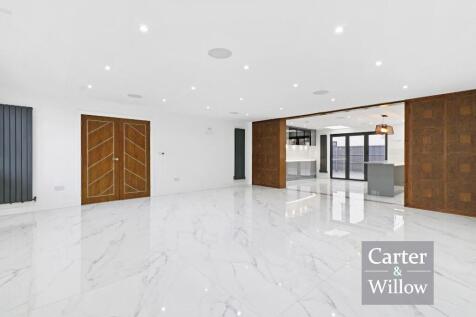 5 bedroom end of terrace house for sale