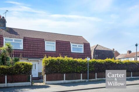 5 bedroom end of terrace house for sale