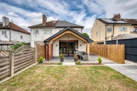 2 bedroom semi-detached house for sale