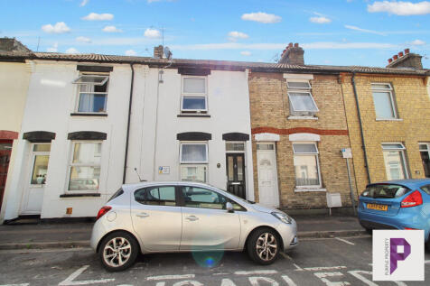 Pretoria Road,  Gillingham, ME7 3 bed terraced house for sale