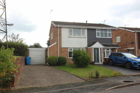 Millfields Way, Wolverhampton WV5 2 bed semi