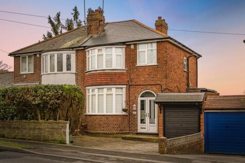 3 bedroom semi-detached house for sale