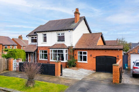 Poplar Avenue, Wakefield, WF2 4 bed detached house for sale