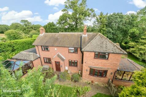 6 bedroom detached house for sale