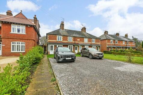 Headley Road, Liphook, Hampshire 2 bed semi