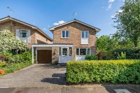 4 bedroom link detached house for sale