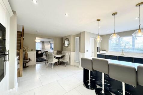4 bedroom semi-detached house for sale