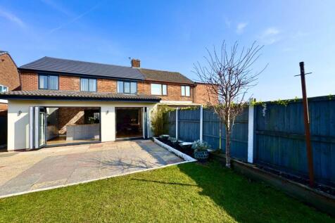 3 bedroom semi-detached house for sale