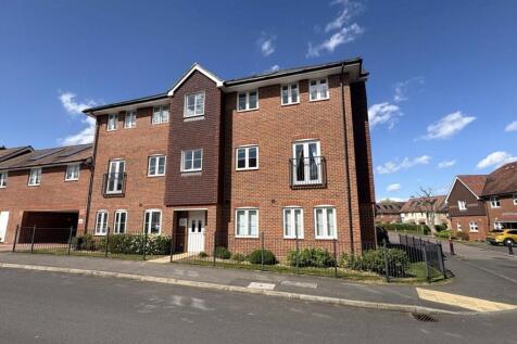 Waterers Way, Surrey GU19 2 bed apartment for sale