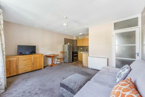 Cressy Court, Wingate Road... 1 bed flat for sale