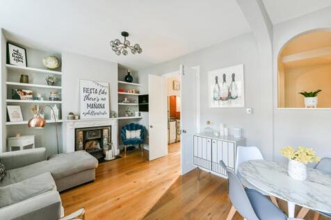 Aylmer Road, Shepherd's Bush W12 2 bed maisonette for sale