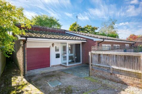 Hadmans Close, Horsham, RH12 3 bed detached bungalow for sale