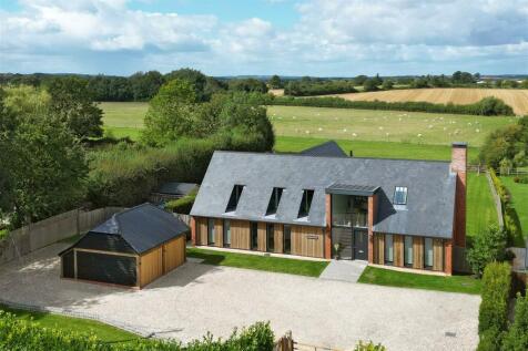Moreton, Thame, Oxfordshire, OX9 5 bed barn conversion for sale