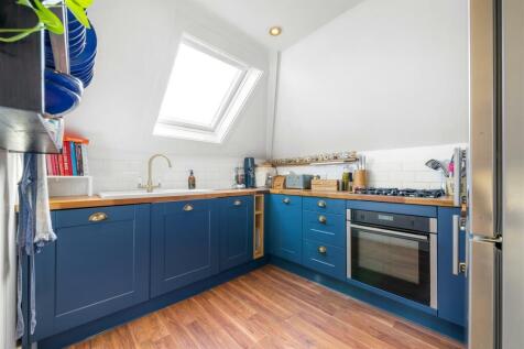 Palace Road, Tulse Hill, SW2 2 bed flat for sale