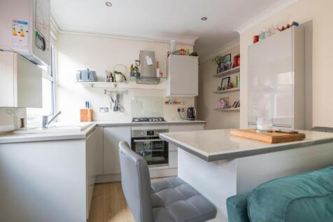 2 bedroom maisonette for sale