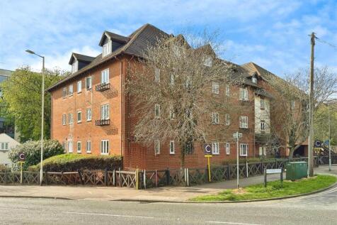 Alexandra Road, Hemel Hempstead HP2 2 bed flat for sale