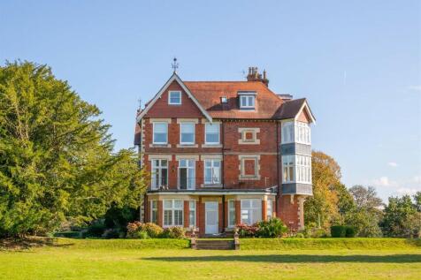 Holmesdale Park, Coopers Hill Road... 3 bed apartment for sale