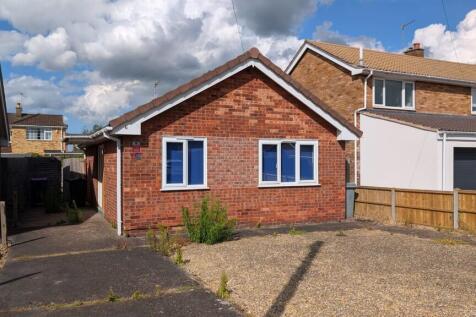 Darley Dale Crescent, Grantham 2 bed detached bungalow for sale