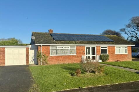 Fox Field, Everton, Lymington... 3 bed bungalow for sale