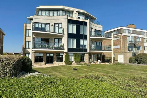 Cliff Road, Milford on Sea... 2 bed penthouse for sale